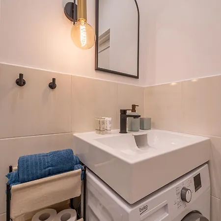 Nomad's Dream - Quiet Hideaway - By Innorental Apartman Riga